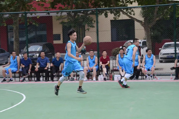 运城学院附属中学与运城市实验中学开展教职工篮球联谊赛